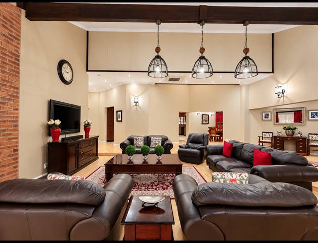 6 BEDROOM HOUSE FOR SALE IN THREE RIVERS